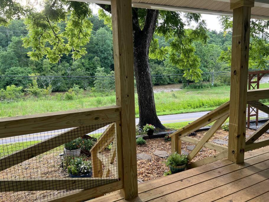Riverside Relaxer W/Hot Tub+Fire Pit +Wifi & View 프랭클린 외부 사진